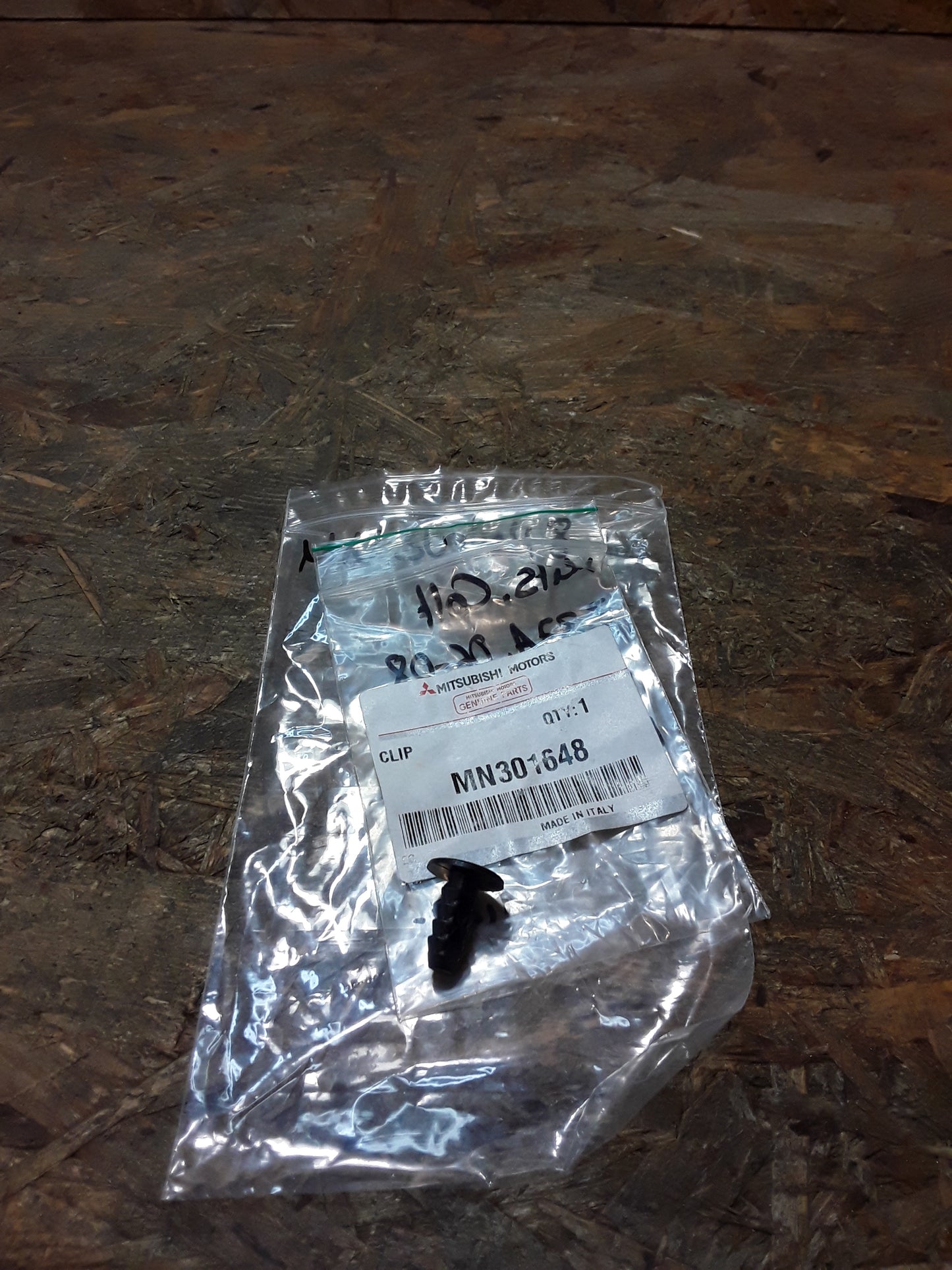 Mitsubishi Colt Z37A Bj 06-08 Clip Klappverdeck original Mitsubishi NEU