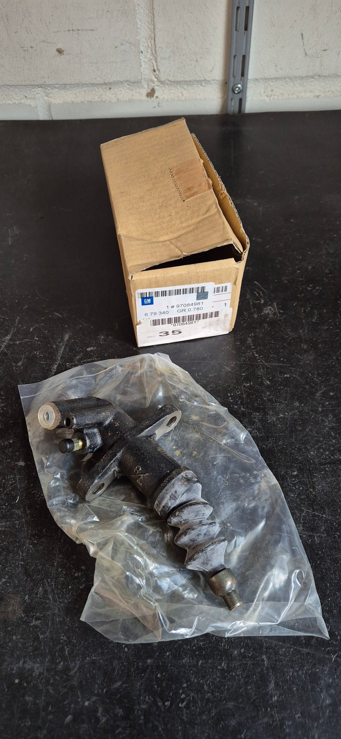 Kupplungsnehmerzylinder Frontera Original GM Neu