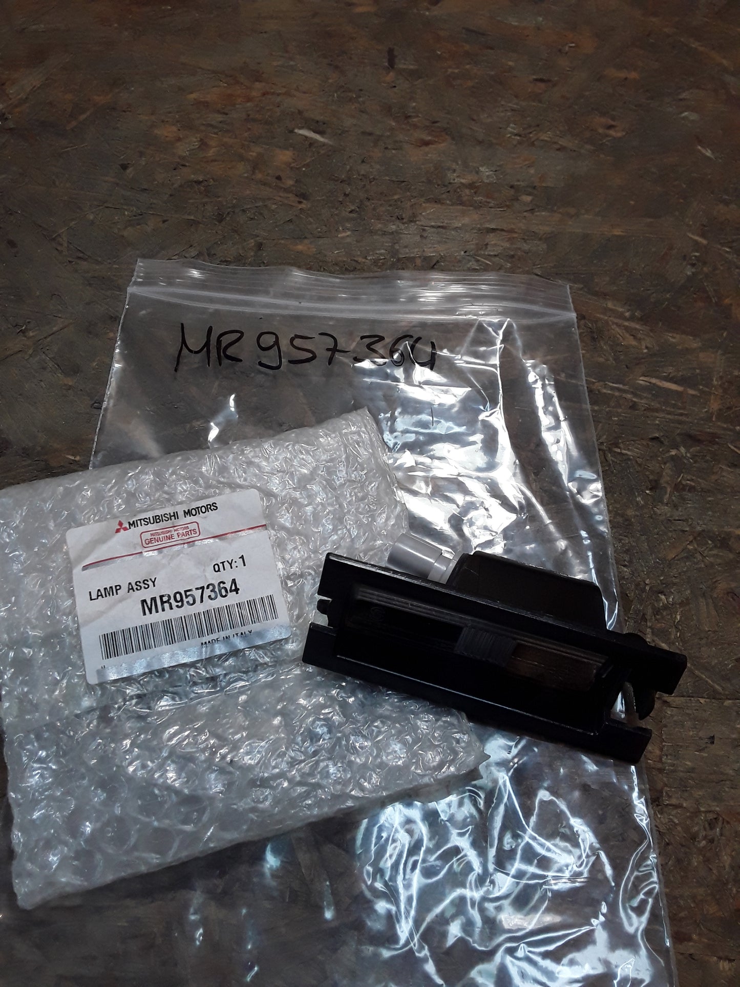 Mitsubishi Colt Kennzeichenleuchte original Mitsubishi NEU
