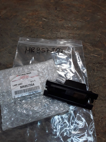Mitsubishi Colt Kennzeichenleuchte original Mitsubishi NEU