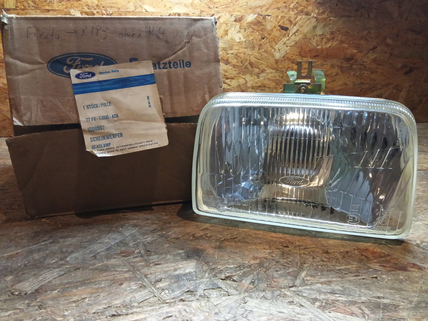 Ford Fiesta MK1 Scheinwerfer links original Ford NEU
