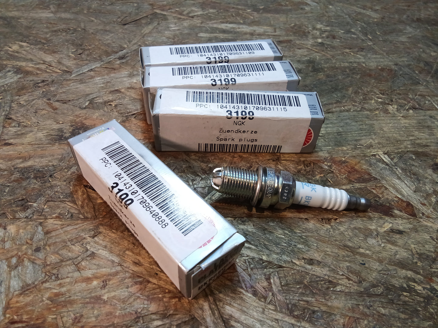 Audi, BMW , Bentley, Landrover, Mini, Porsche Satz Zündkerzen original NGK NEU