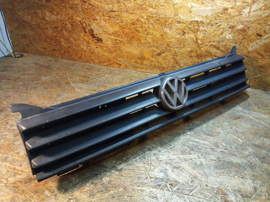 VW Passat 32B Frontgrill mit Emblem original VW GEBRAUCHT