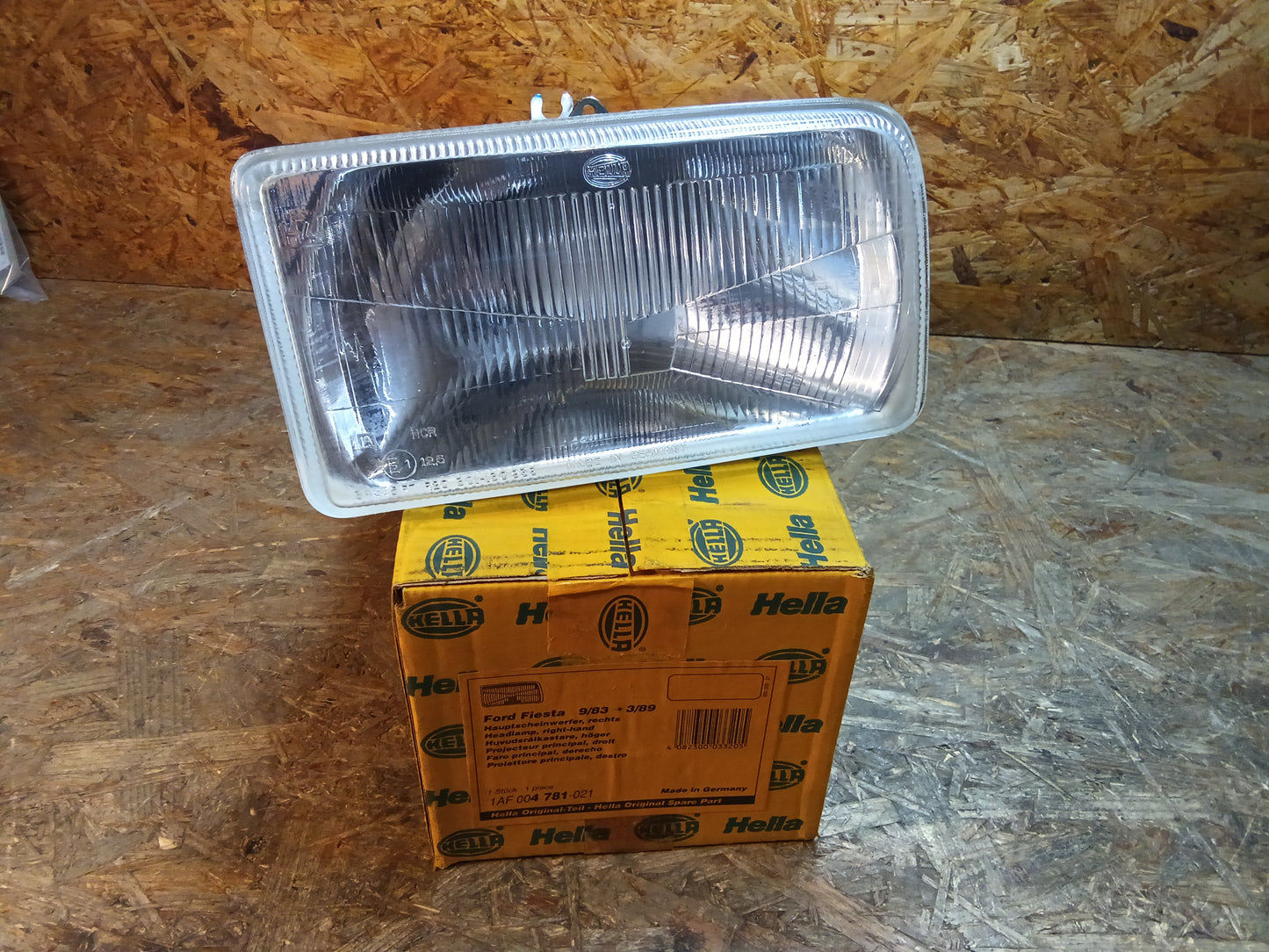 Ford Fiesta BJ 09.83-03.89 Hauptscheinwerfer rechts original Hella NEU NOS