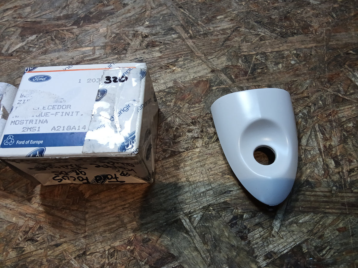 Ford Focus 98-05 Kappe Türgriff außen vorne mit Schlüsselloch original Ford NEU