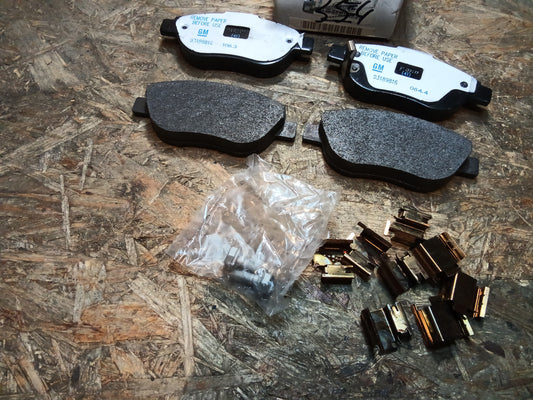 Corsa D Bremsbeläge original GM NEU