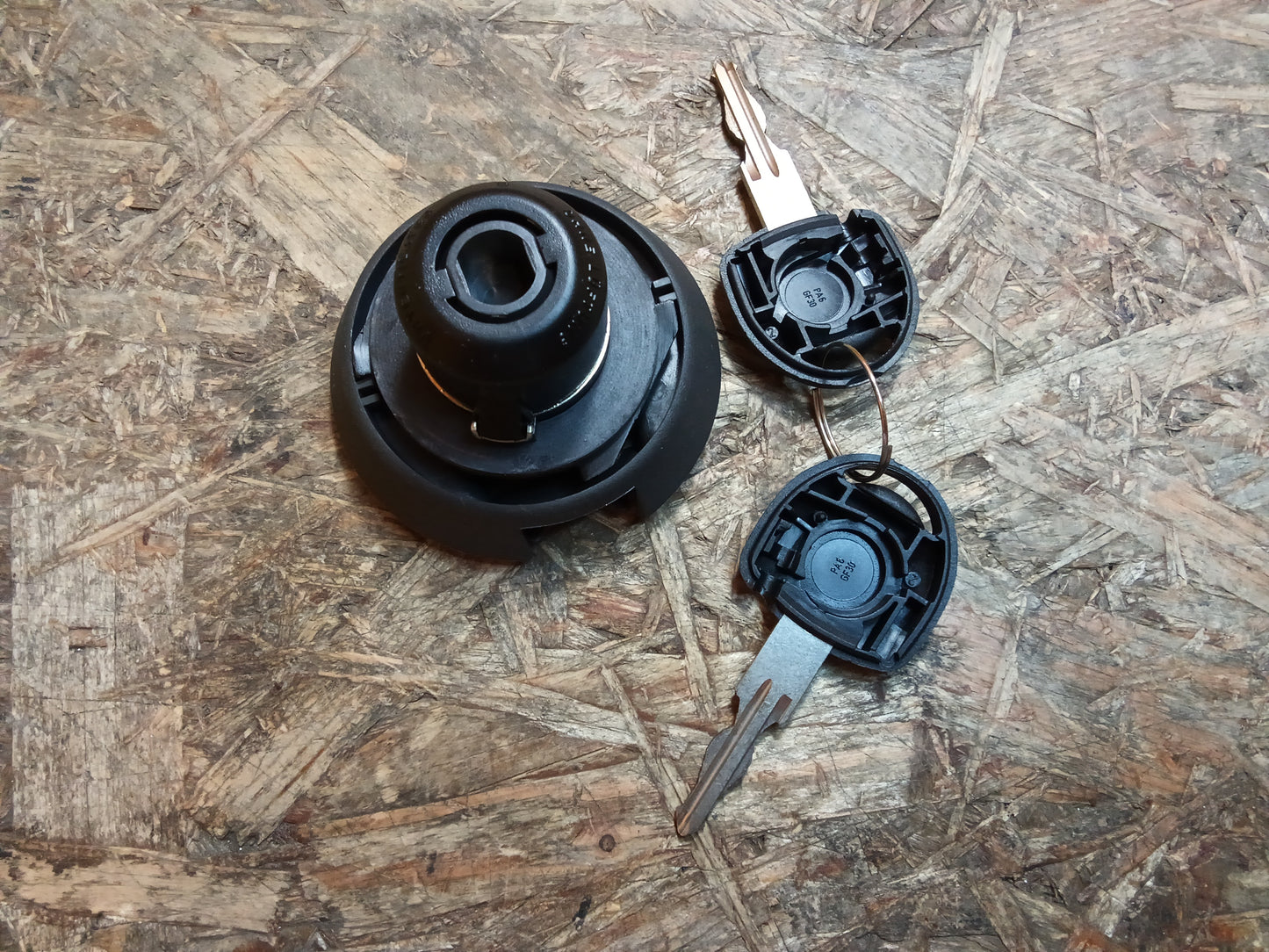 Corsa A Tankdeckel mit Schlüssel original GM NEU