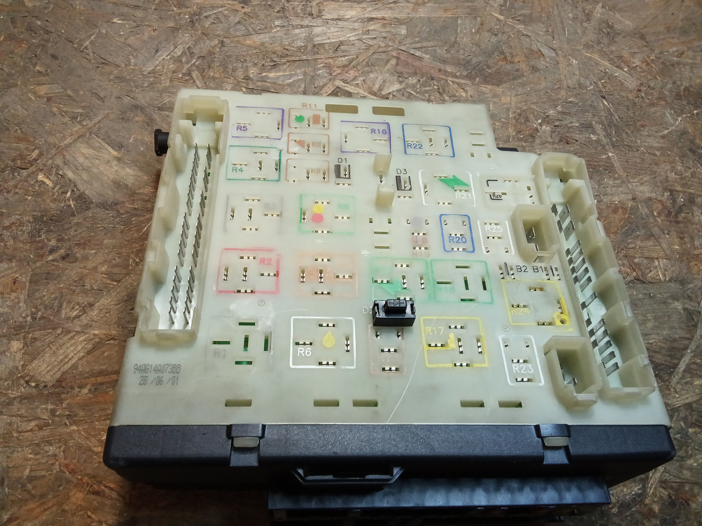 Ford Escort Trägerplatte Zentralelektrikbox original Ford NEU