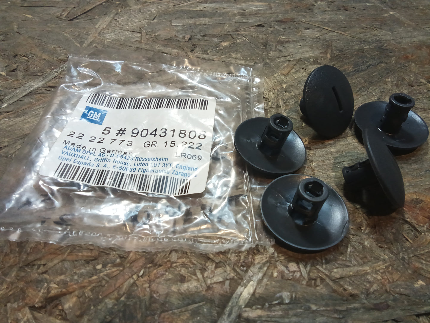 Omega B Tigra A Satz Druckknopf Befestigung Teppich original GM NEU