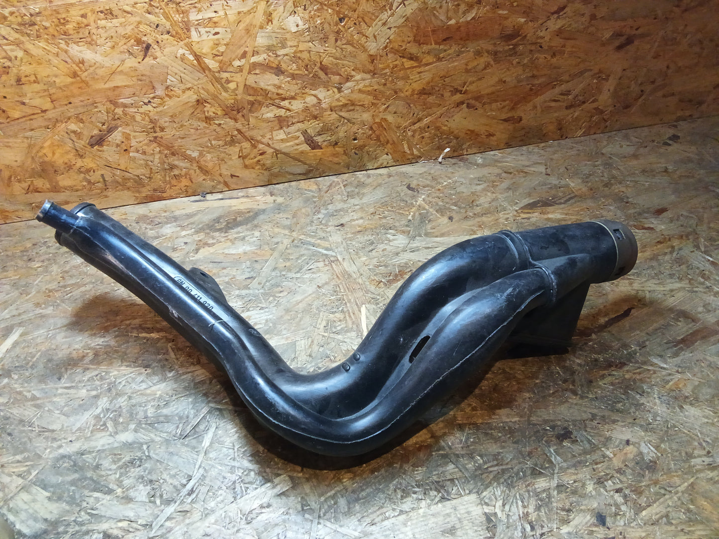 Corsa B 93-02 Kraftstoffeinfüllrohr original GM NEU