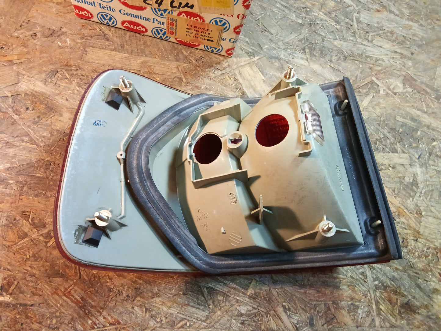 Audi 100 C4 Rückleuchte hinten rechts original VW NEU