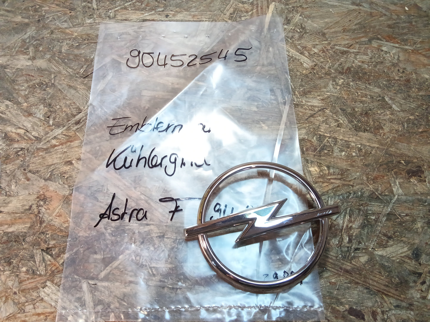 Astra F 94-98 Emblem an Kühlergrill original GM NEU