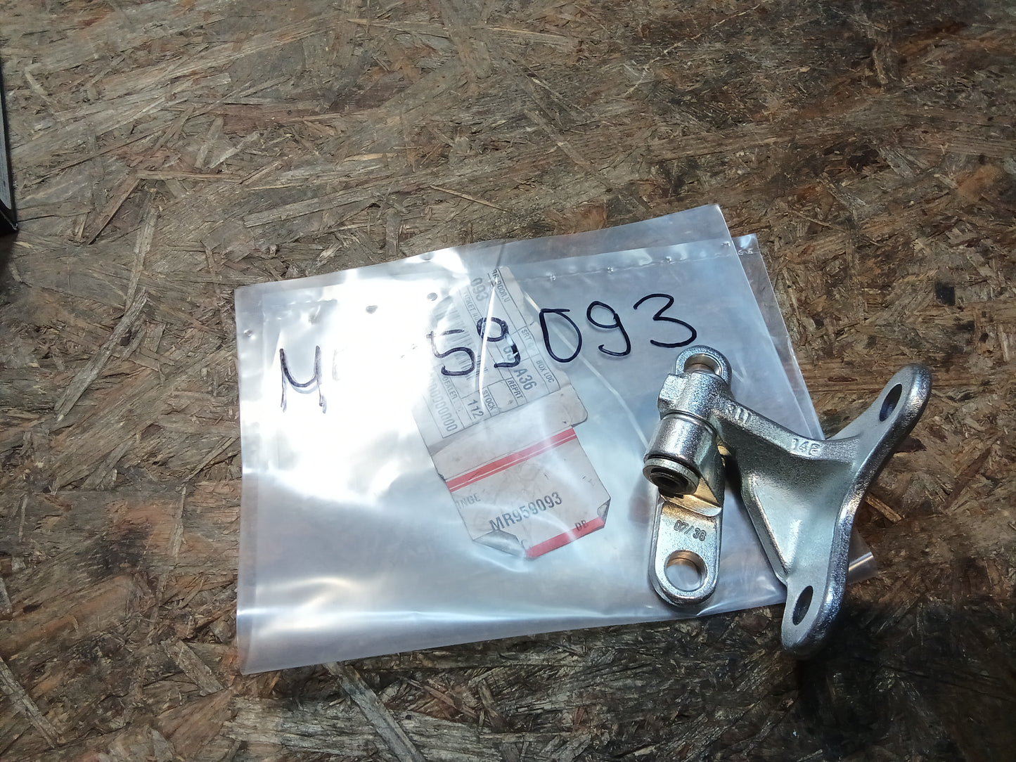 Mitsubishi Colt 7th Serie Türscharnier vorne oben links original Mitsubishi NEU