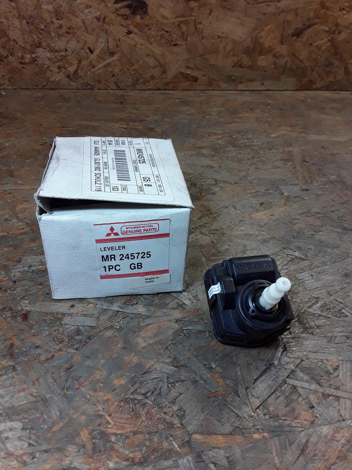 Mitsubishi Carisma DA0A / Space Star DG0A Stellmotor Scheinwerfer original Mitsubishi NEU