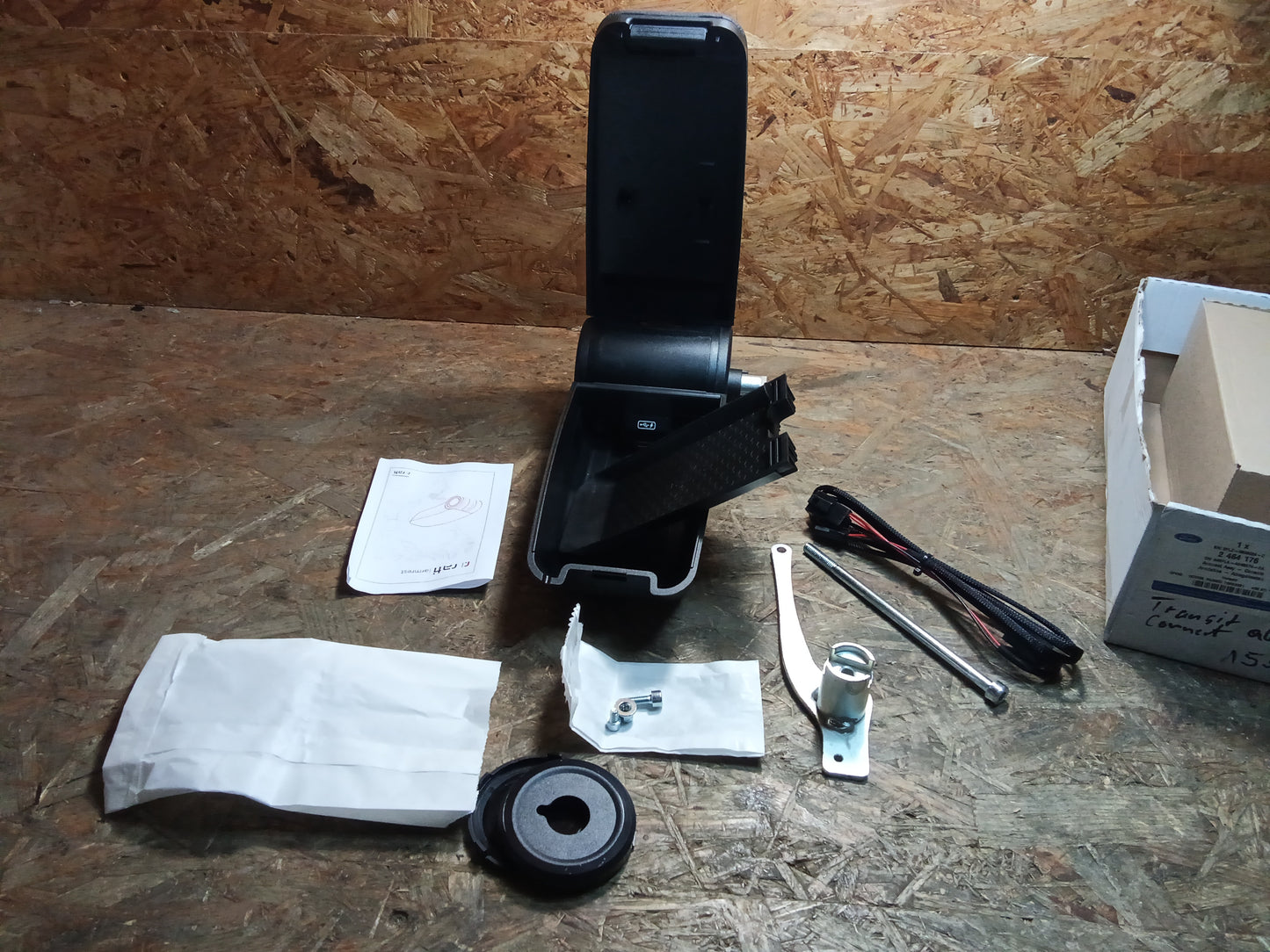 Ford Transit Connect ab BJ 05.18 Armlehne Ablagkasten original Ford NEU