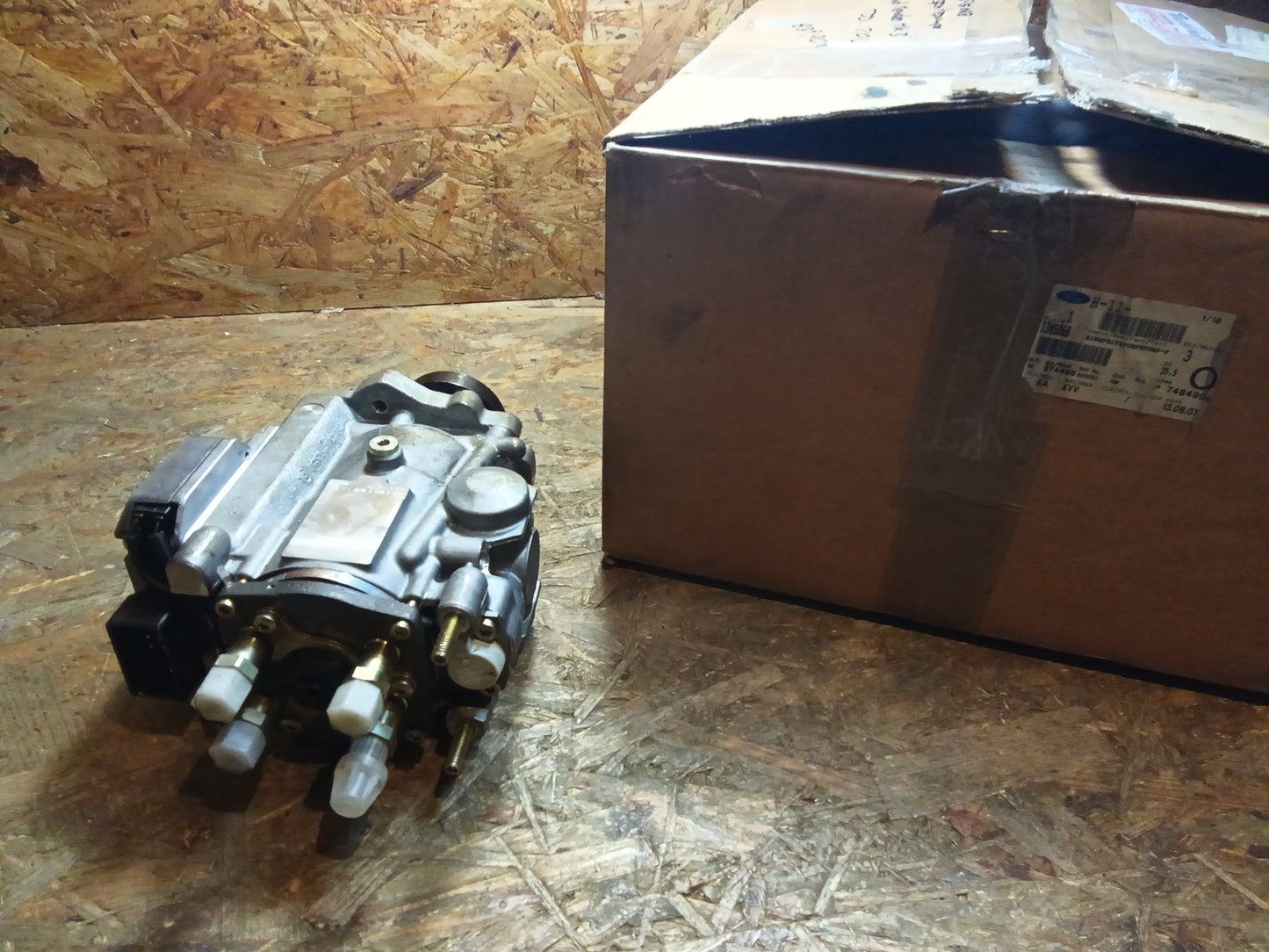 Ford Mondeo MK3 TDDi 2.0l Einspritzpumpe original Ford NEU