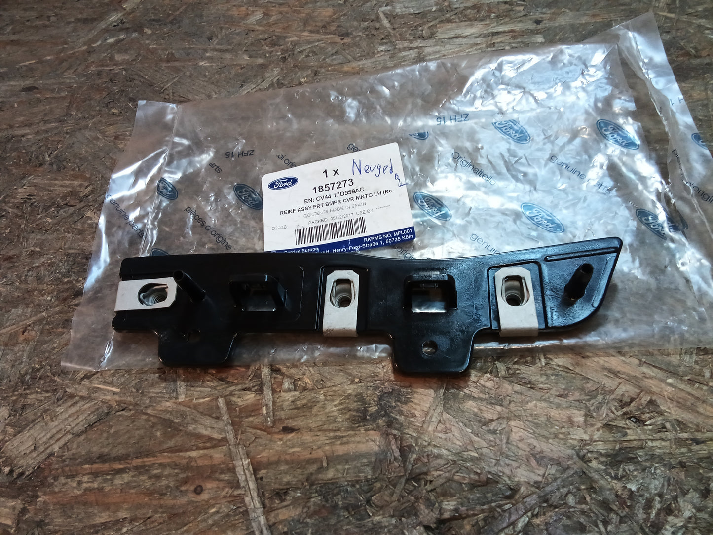 Ford Kuga Halter Stoßfänger links original Ford NEU