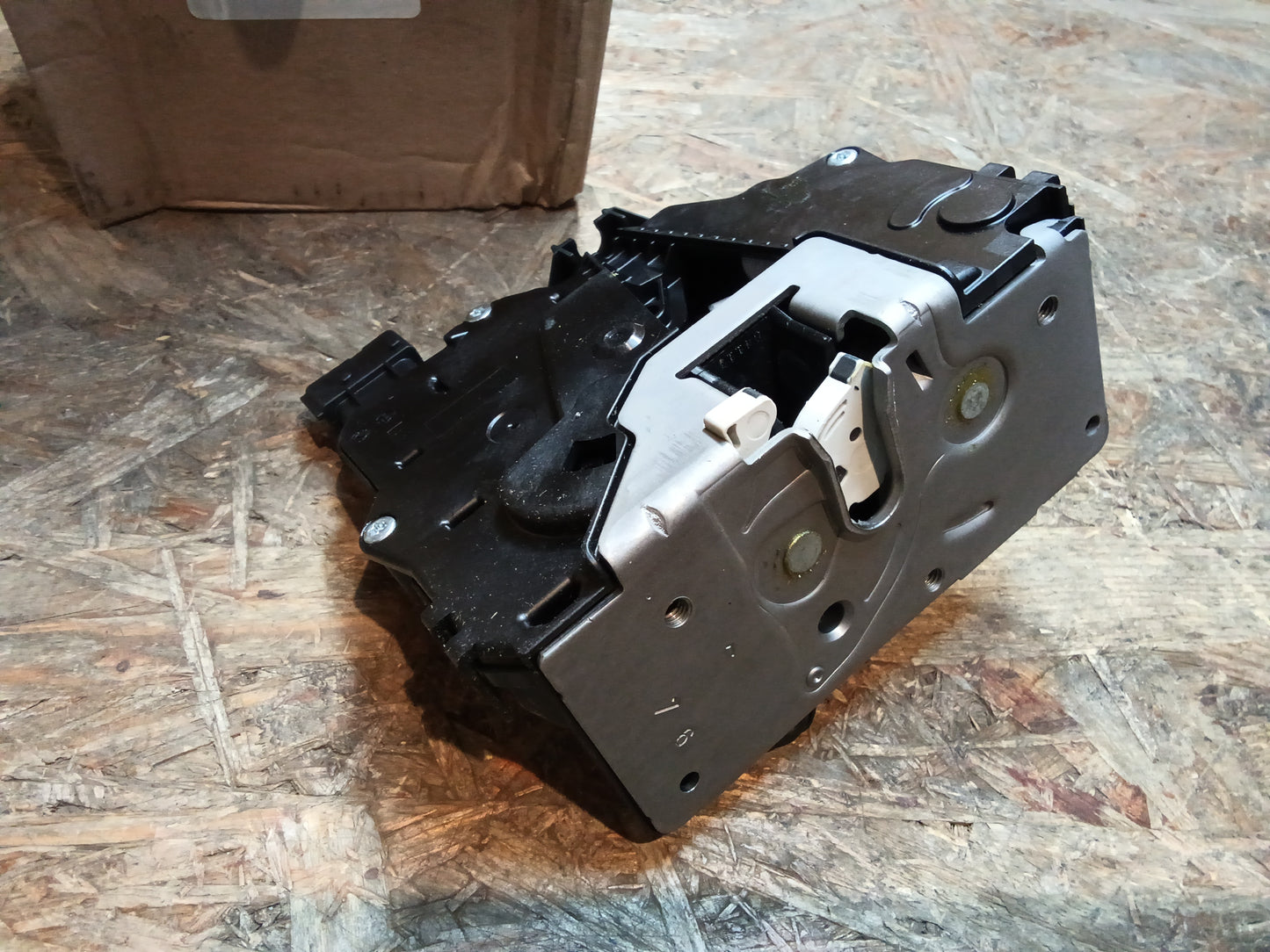 Corsa E Stellmotor Türschloss links original GM NEU