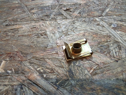 Astra G Zafira A Clip Mutter M8 Verzurrhaken und Unterteil an Anhängerzugvorrichtung original GM NEU