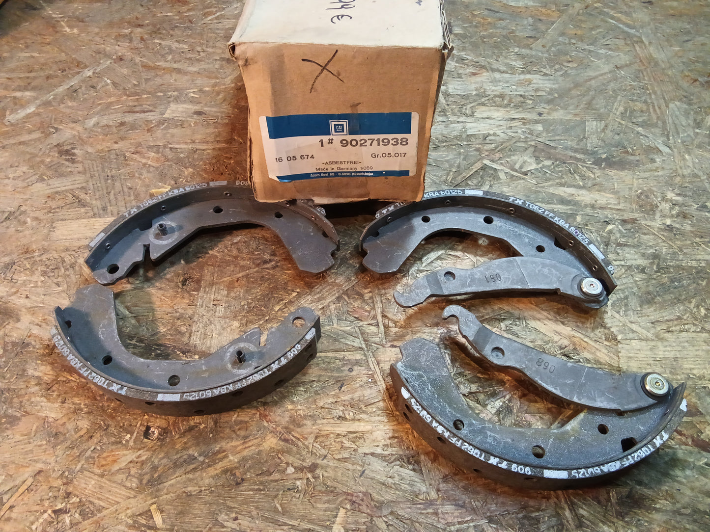 Kadett D / E Corsa A Bremsbacken hinten original GM NEU