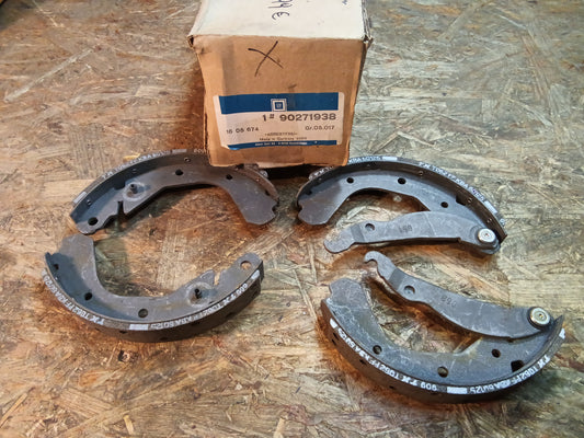 Kadett D / E Corsa A Bremsbacken hinten original GM NEU