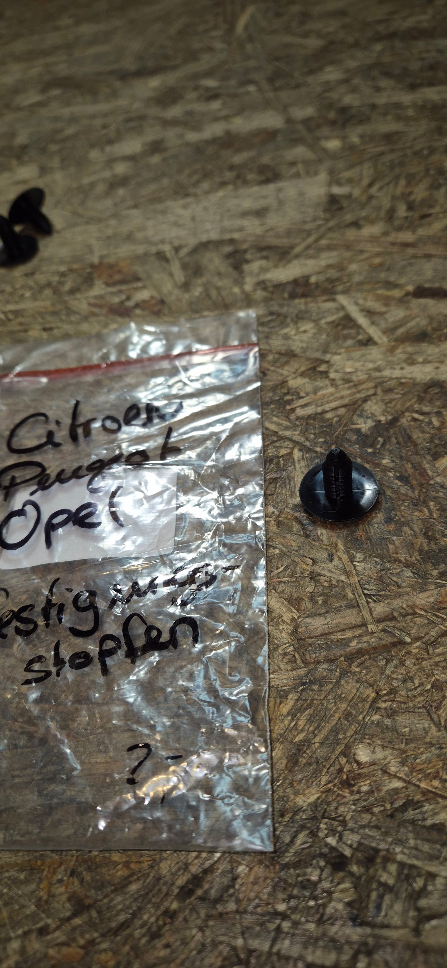 Befestigungsstopfen, Citroen, Peugeot, Opel, Original Neu