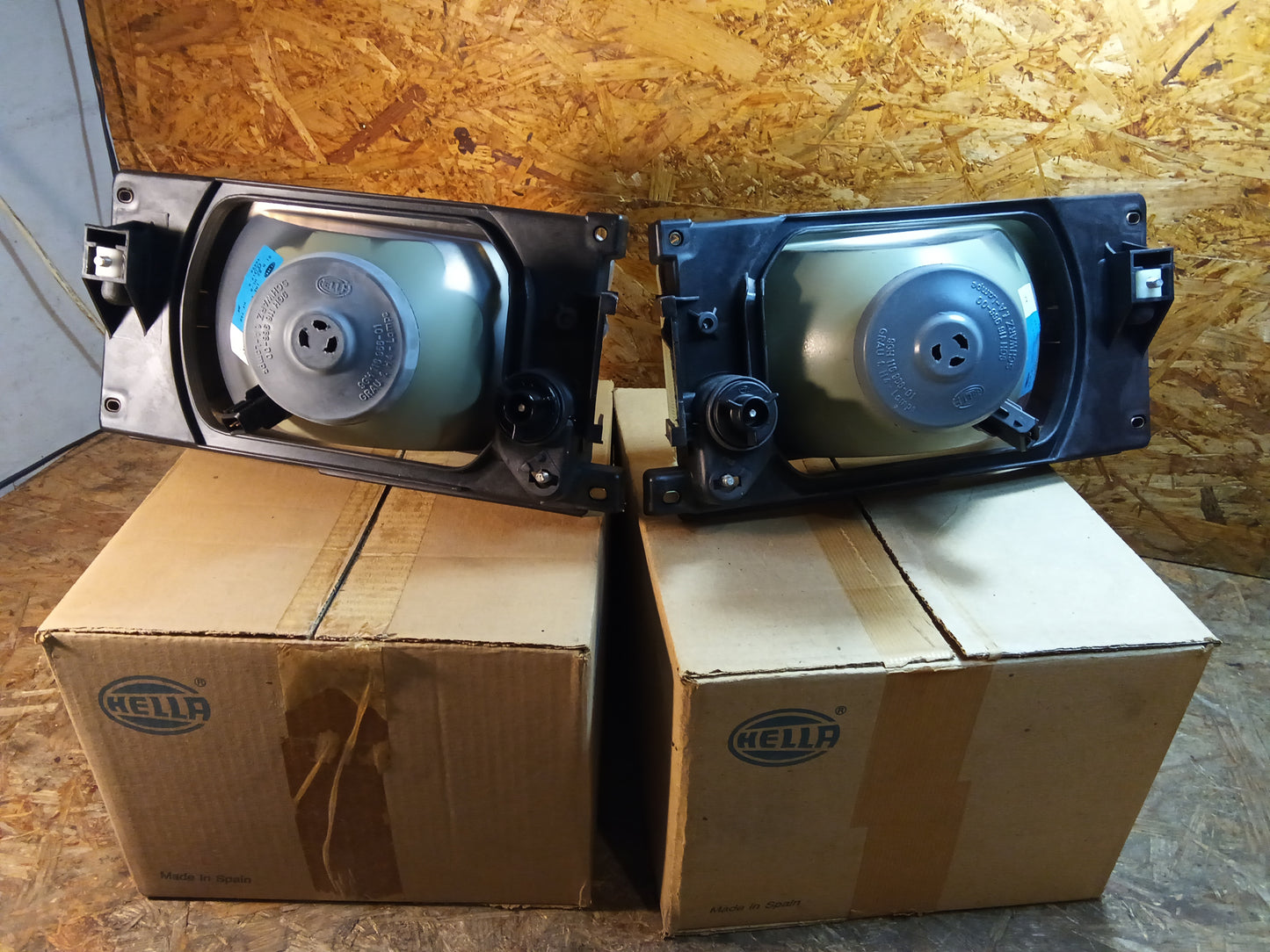 VW Polo 10/90-94 Satz Hauptscheinwerfer R+L original Hella NEU