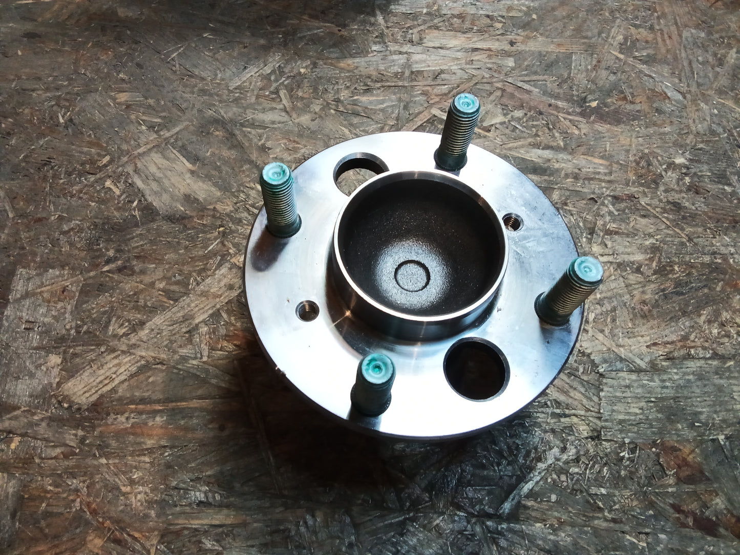 Ford Fiesta Radnabe hinten original Ford NEU