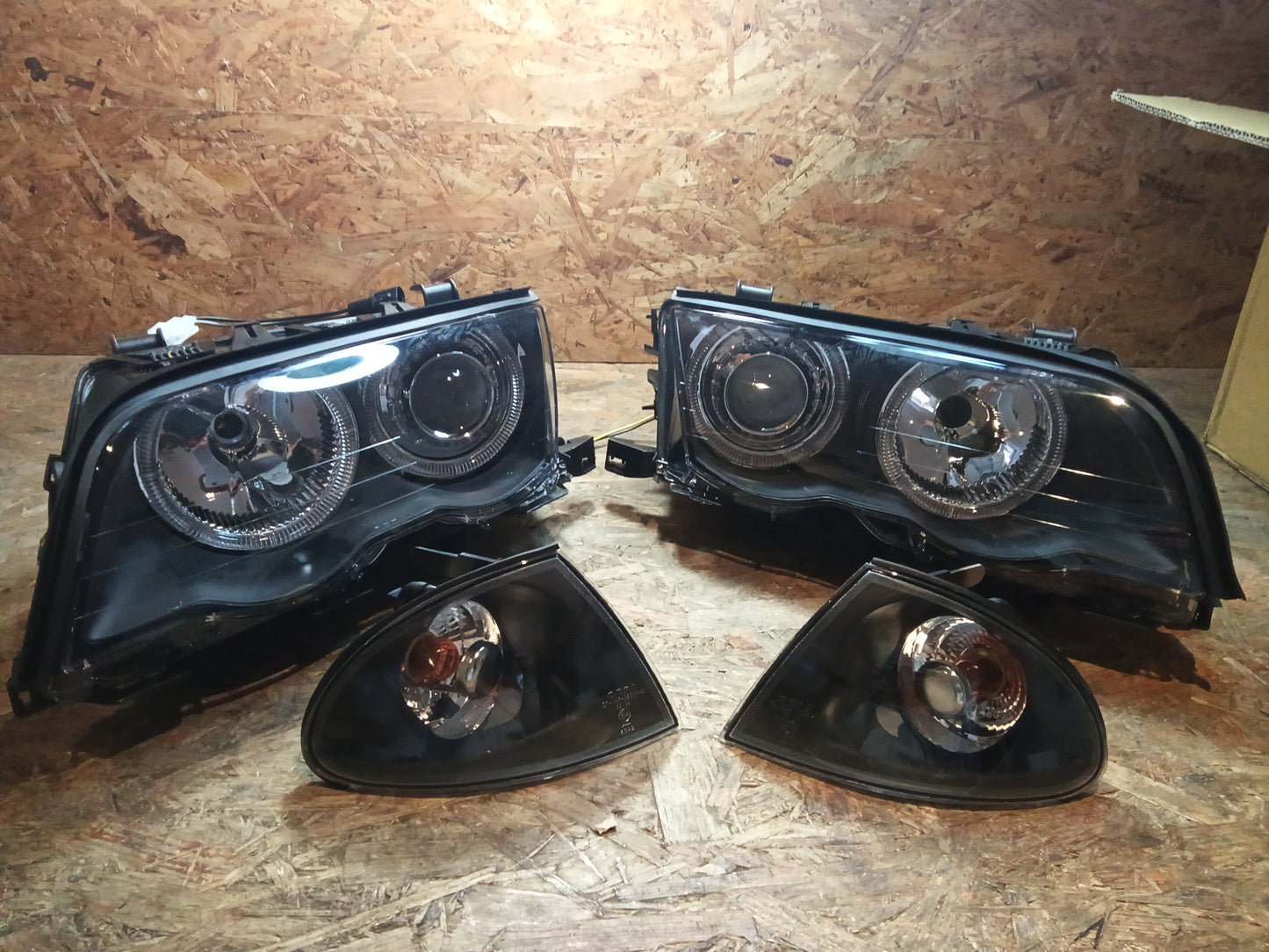 Tuning-Tec LED Angel Eyes Scheinwerfer für BMW 3er E46 98-01 schwarz Set (LPBM41)