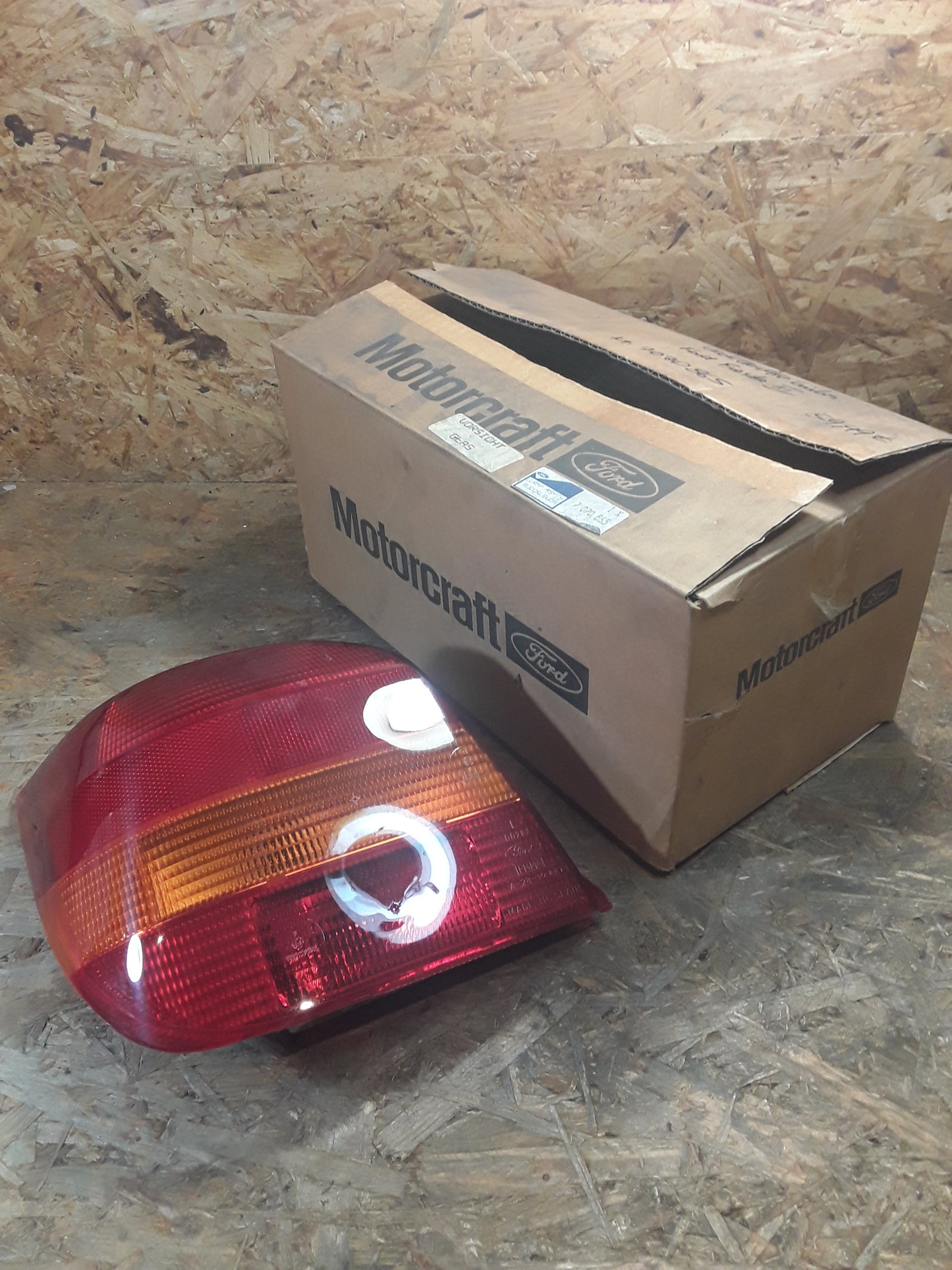 Ford Fiesta lll Rückleuchte links original Ford NEU