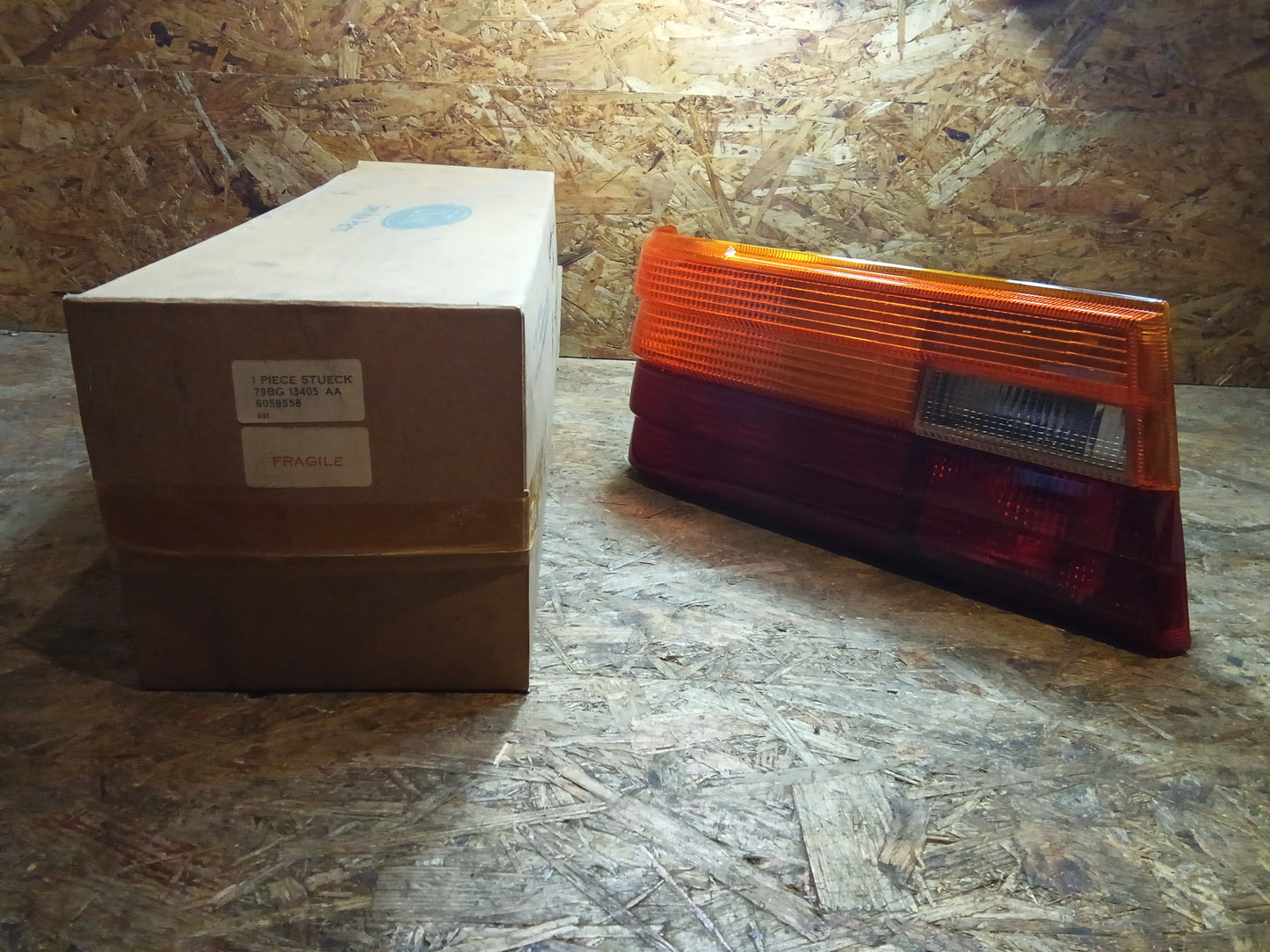 Ford Granada BJ 80-83 Rückleuchte hinten links original Ford NEU