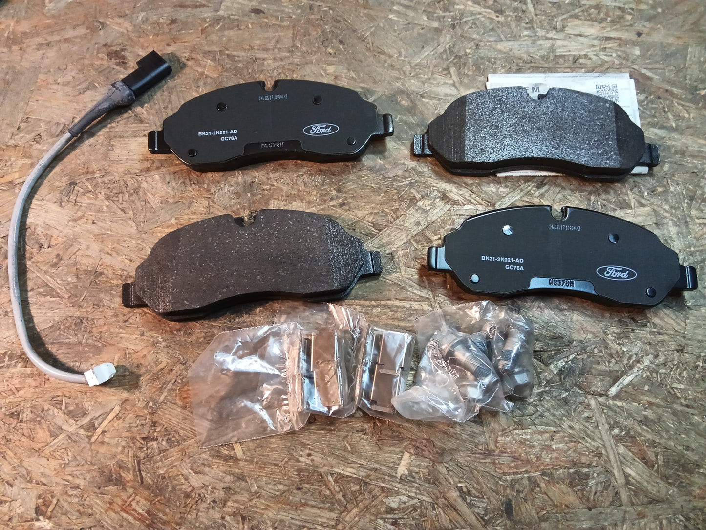 Ford Transit BJ 14 (+) DRW Bremsbeläge original Ford NEU