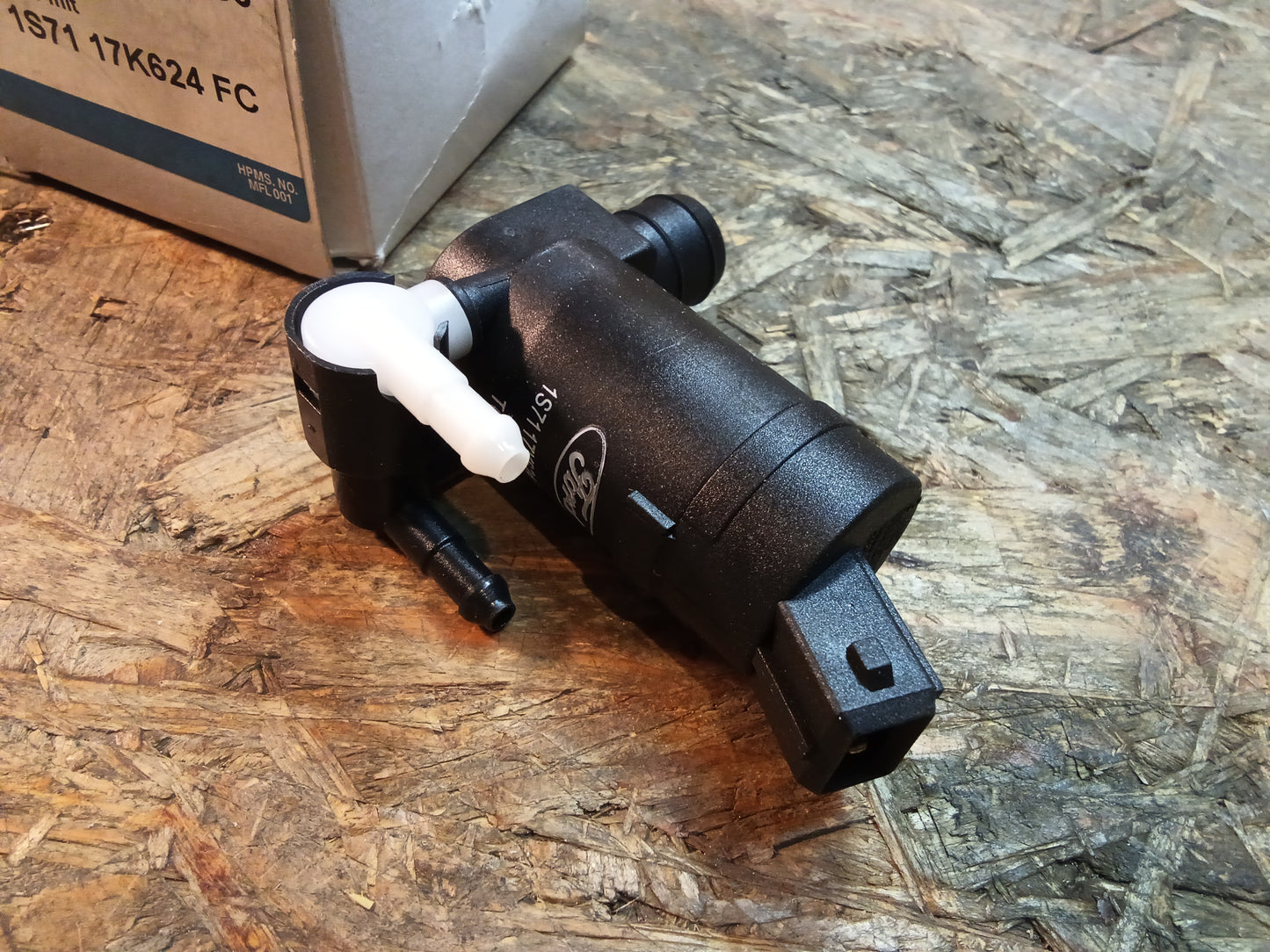 Ford Mondeo BJ 00-07 Motor mit Pumpe original Ford NEU