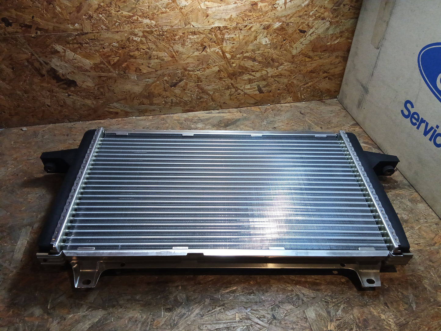 Ford Sierra MK1 1,6l-2,0l 55-77 KW Motorkühler original Ford NEU