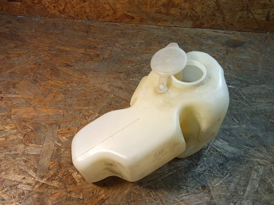 Kadett E bj 86 Waschwasserbehälter original GM NEU