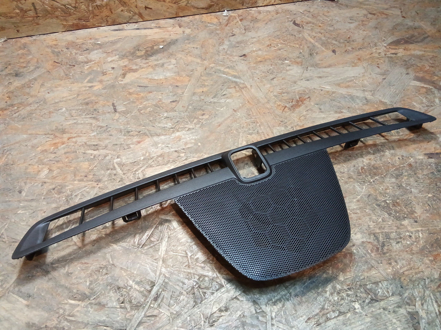 Insignia B LautsprecherAbdeckung Armaturenbrett NEU