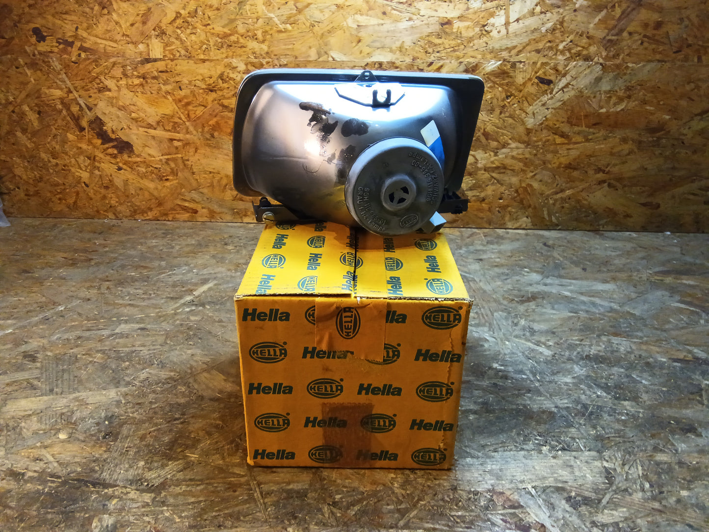 Ford Fiesta BJ 09.83-03.89 Hauptscheinwerfer rechts original Hella NEU NOS