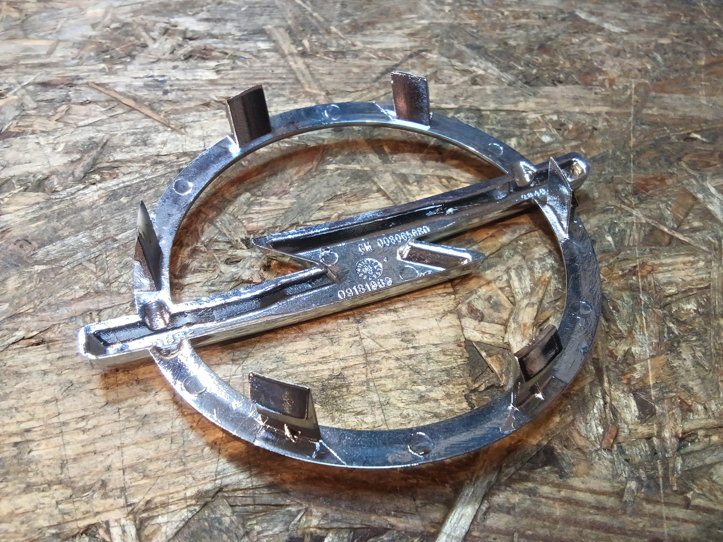Corsa Astra Meriva Tigra Emblem original GM NEU
