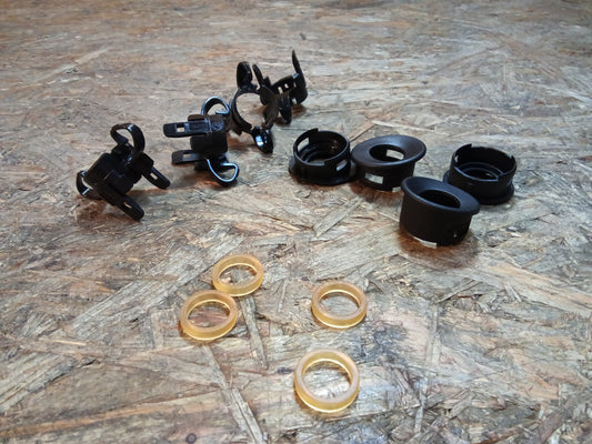 Ford Focus 04-08, C-Max 03-07 Satz Befestigungsteile für Einparkhilfe original Ford NEU