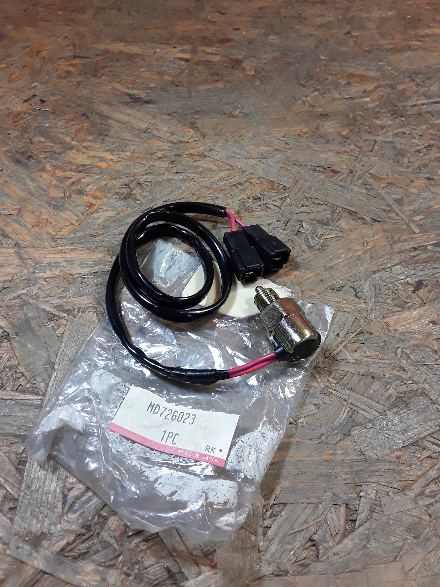 Mitsubishi Colt/ Galant/ Space Wagon Schalter Rückfahrleuchte original Mitsubishi NEU