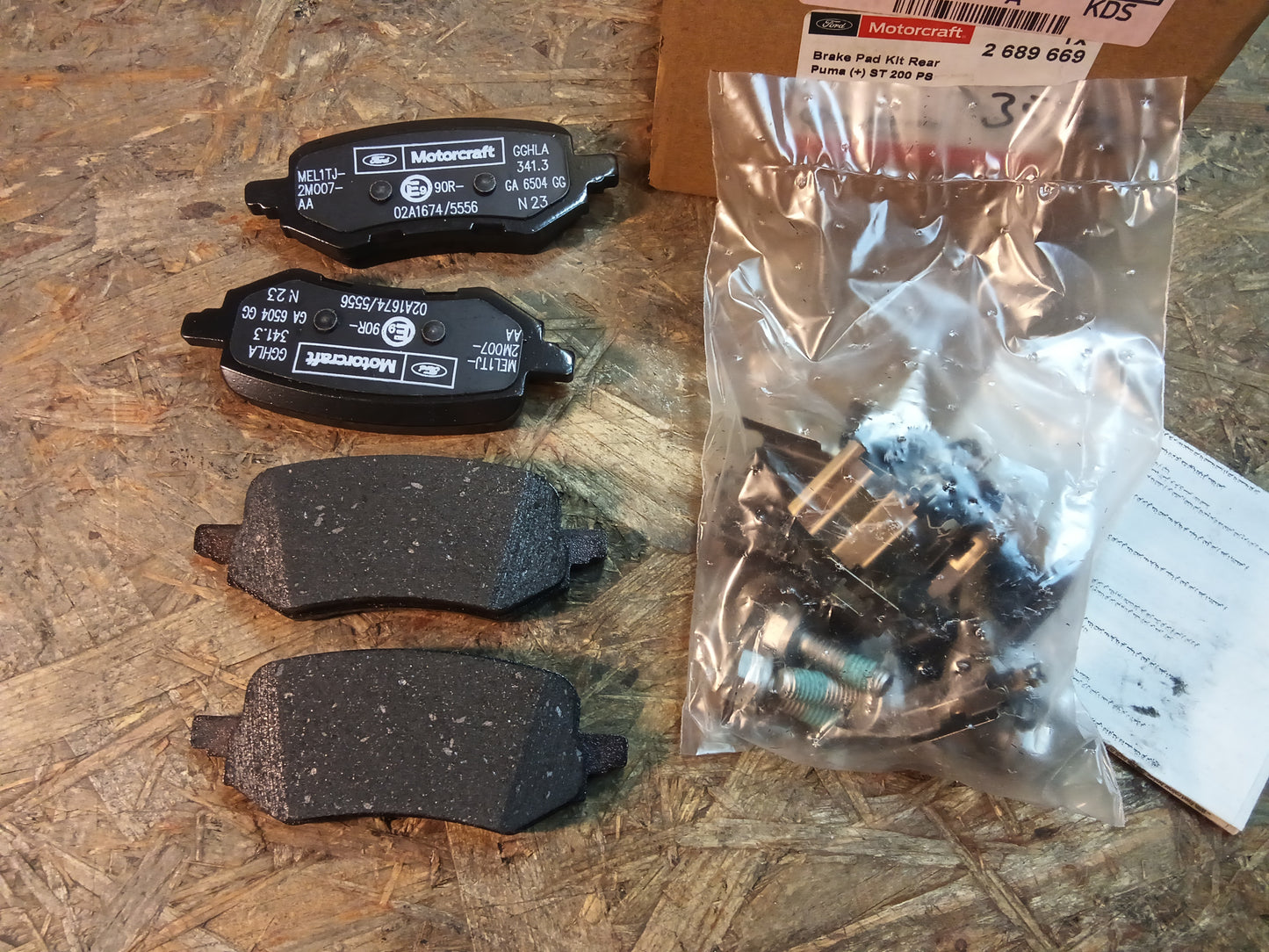 Ford Puma (+) ST 200 PS Bremsbeläge original Ford NEU