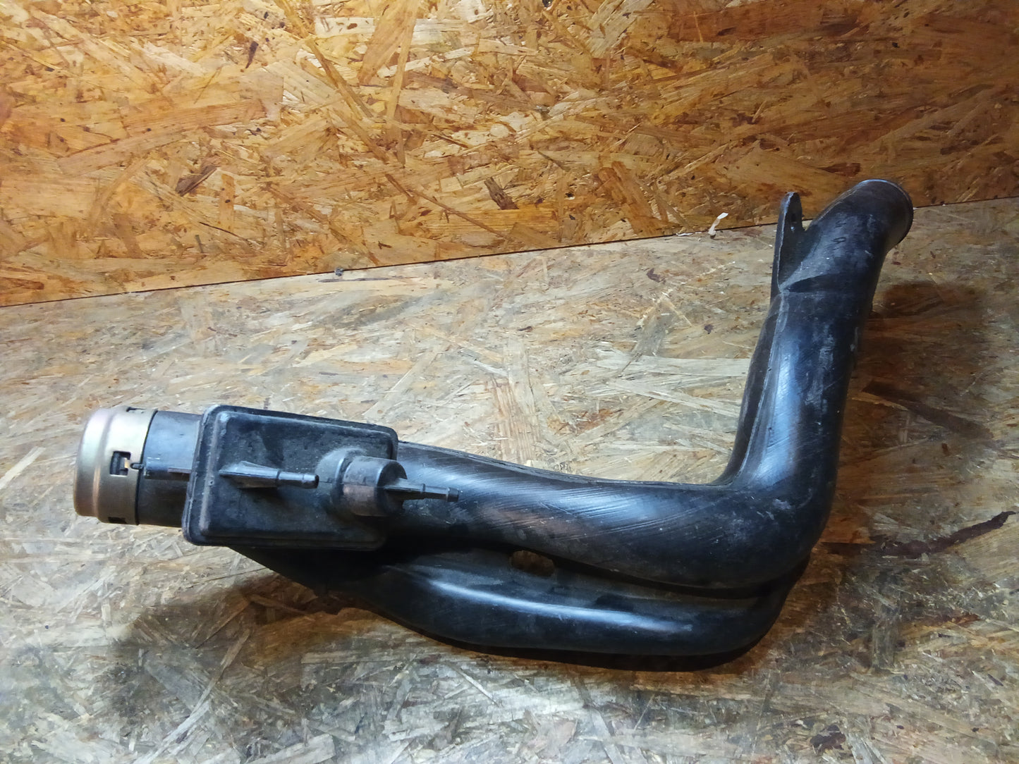 Corsa B 93-02 Kraftstoffeinfüllrohr original GM NEU