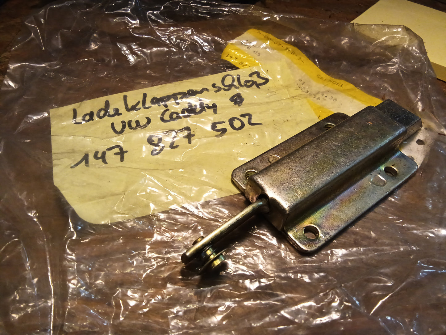 VW Caddy Ladeklappenschloss original VW NEU aus Altbestand