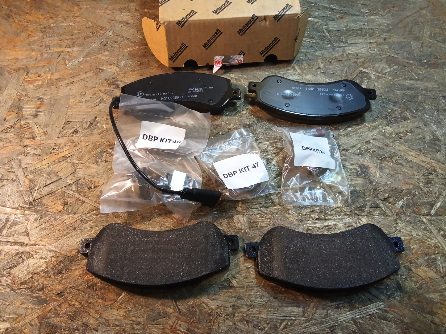 Ford von BJ 17.04.06 16 Zoll Bremsen, alle 330 und 350 Serie FWD/ alle RWD Bremsklötze original Motorcraft NEU