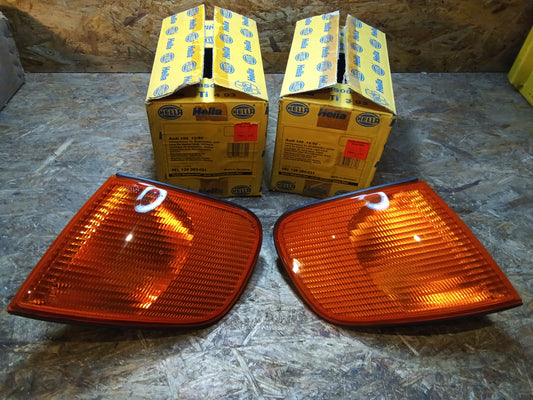 Audi 100 12/90-... Satz Blinkergehäuse R+L original Hella NEU