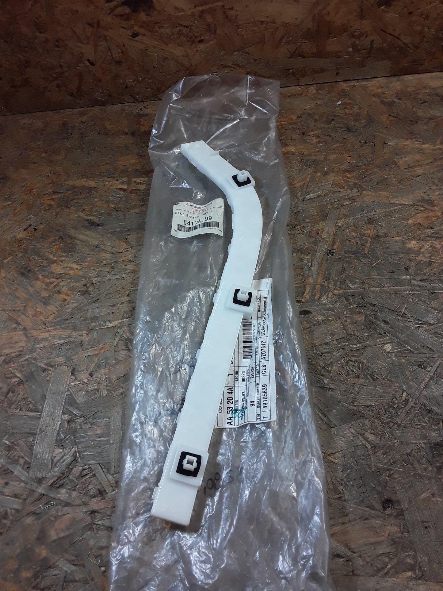 Mitsubishi Lancer VIII, CYA, CZA, 1.8l Halter Stoßstange HL original Mitsubishi NEU