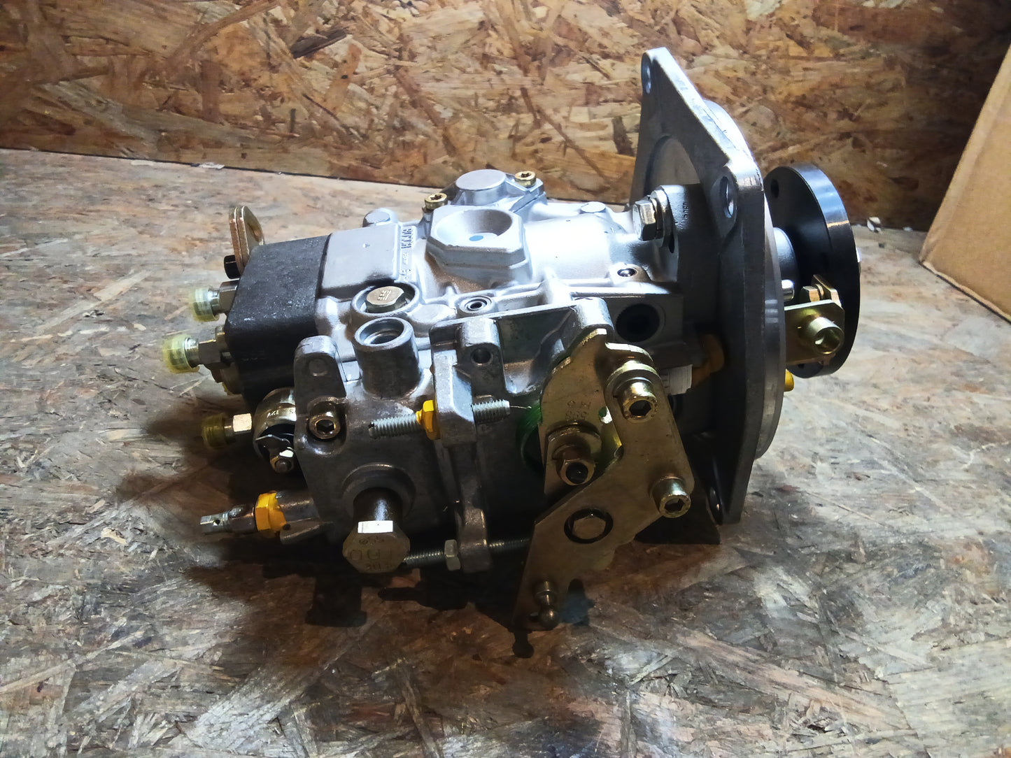 Ford Transit 2.4l Einspritzpumpe original Bosch NEU