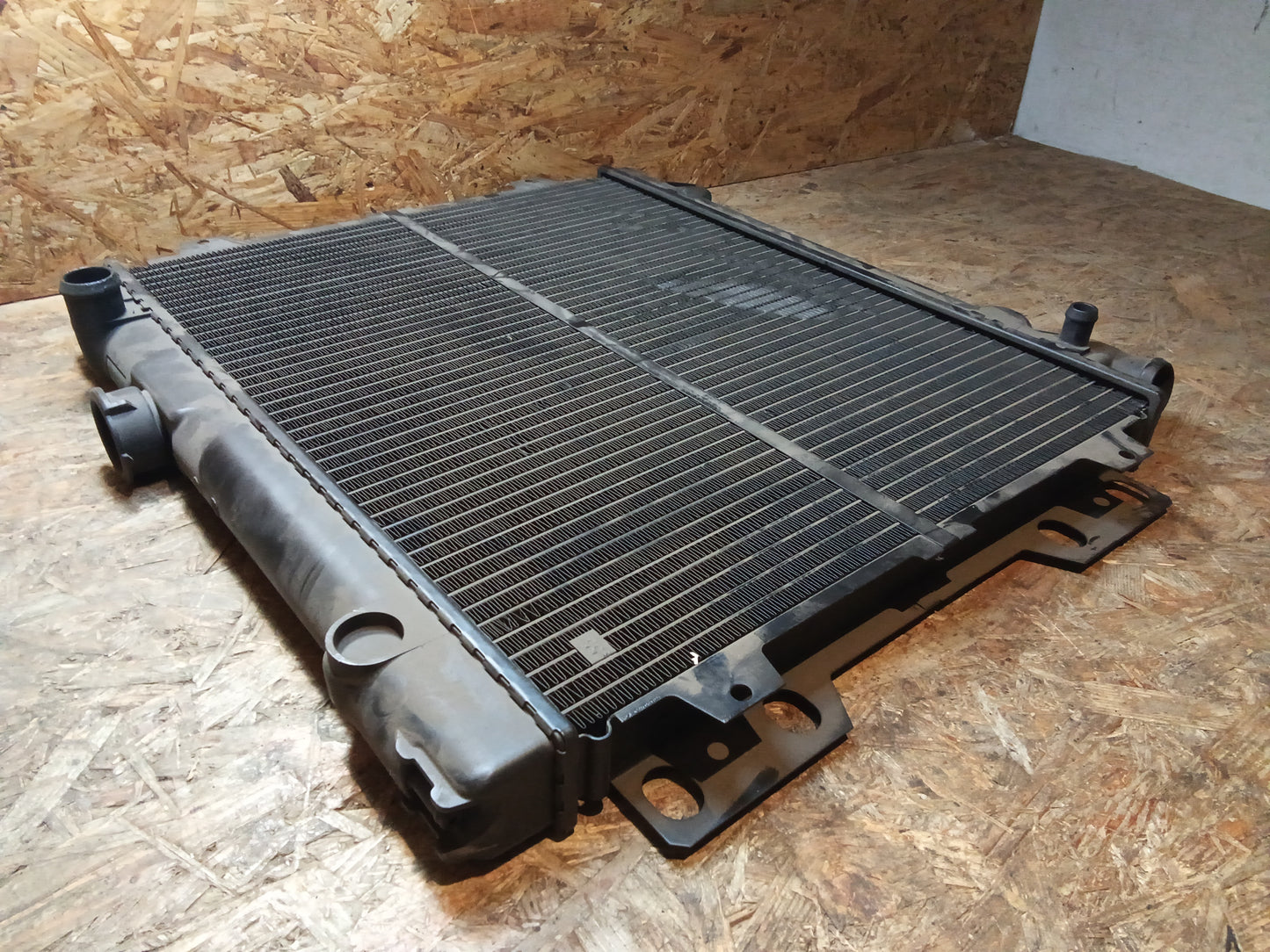 Ford Taunus BJ 08.73-08.83 1,3l-2,0l Motorkühler original Ford NEU