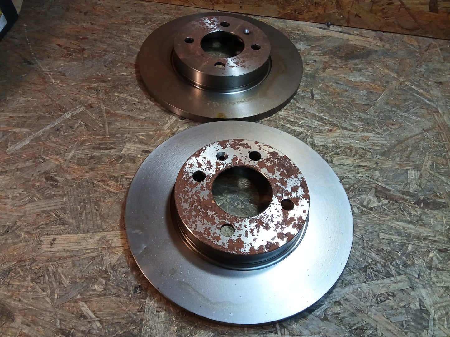 Golf 3, PassatB3/4, Vento,Caddy 2 Bremsscheibenset original Lockheed NEU mit leichtem Flugrost!!