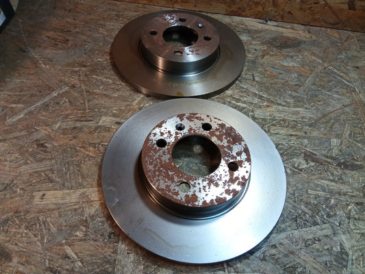 Golf 3, PassatB3/4, Vento,Caddy 2 Bremsscheibenset original Lockheed NEU mit leichtem Flugrost!!